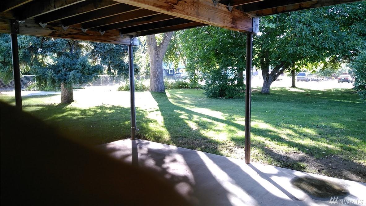 1518 Foster Ave - Photo 1