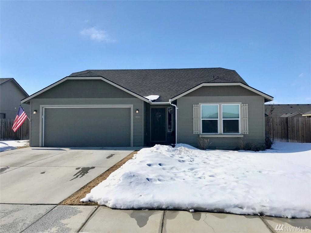 814 Blessing St - Photo 1
