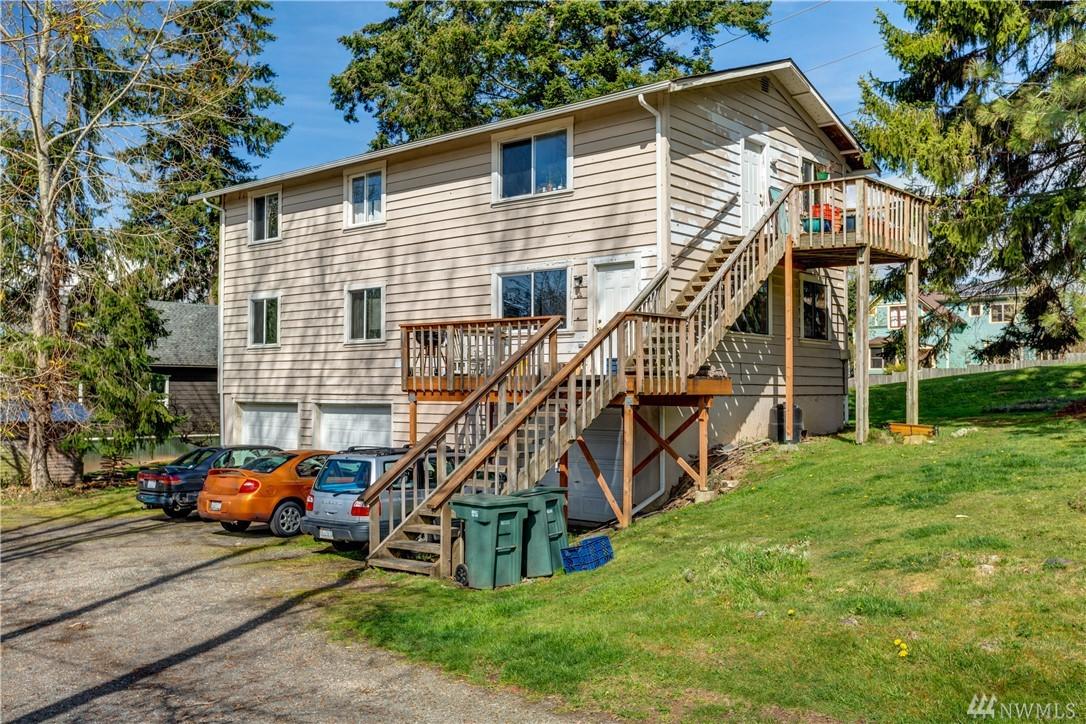 1518 Donovan Ave - Photo 1