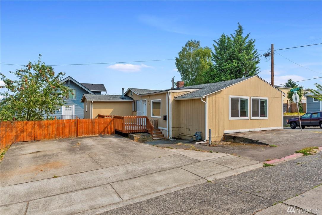 402 11th St Pl - Photo 1