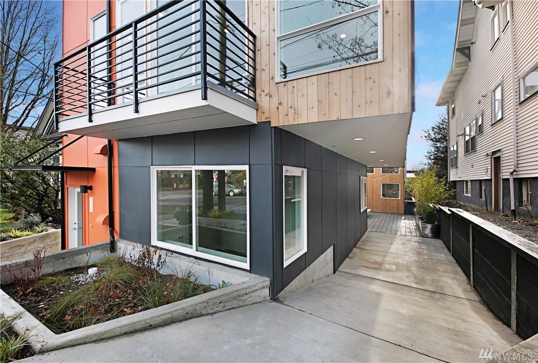 2517 Yesler Wy - Photo 1