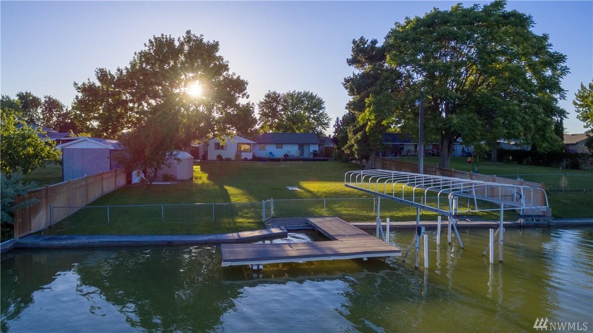 2127 Lakeside Dr - Photo 1