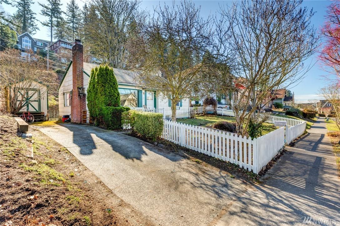 328 Forest St - Photo 1