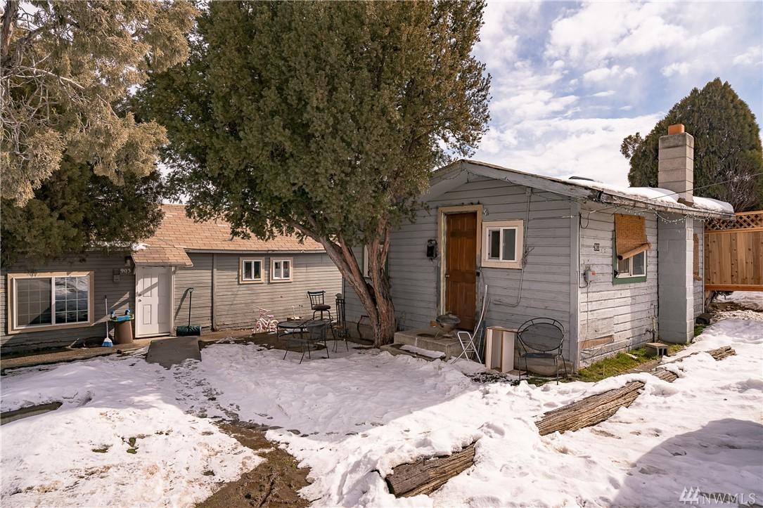 903 Chelan Ave - Photo 1