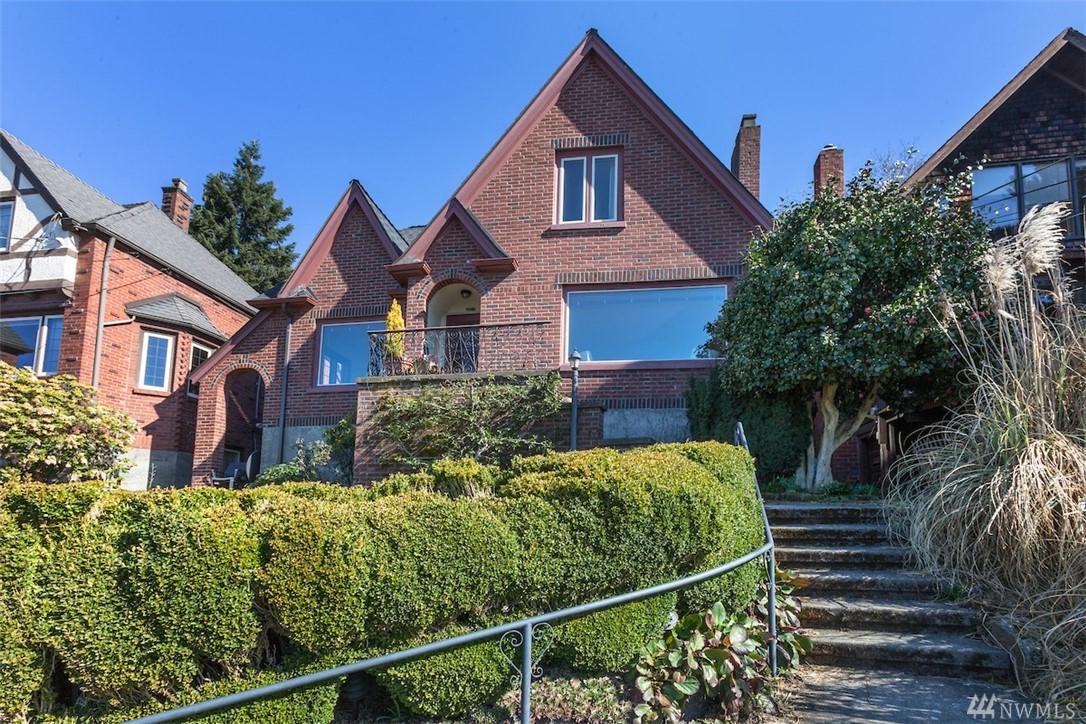 6512 Green Lake Wy - Photo 1