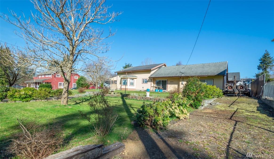 806 Pioneer Ave - Photo 1