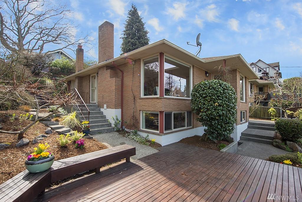 619 62nd St - Photo 1