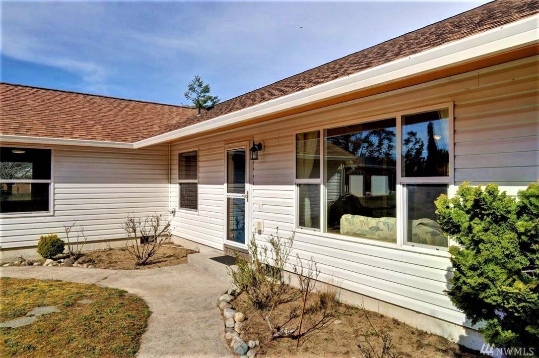 2219 Bay Ave - Photo 1
