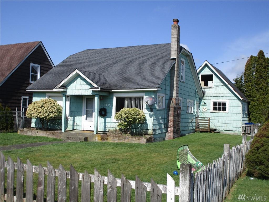 1402 2nd St - Photo 1