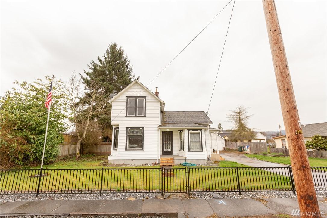 221 Eldredge Ave - Photo 1