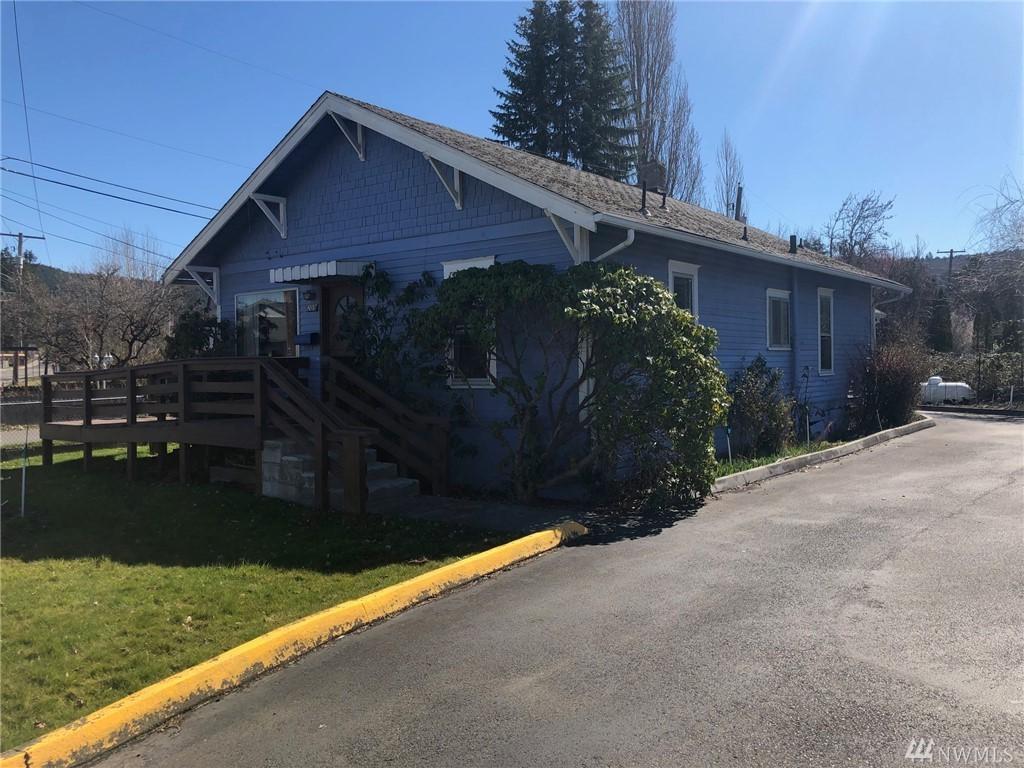 209 Center St - Photo 1