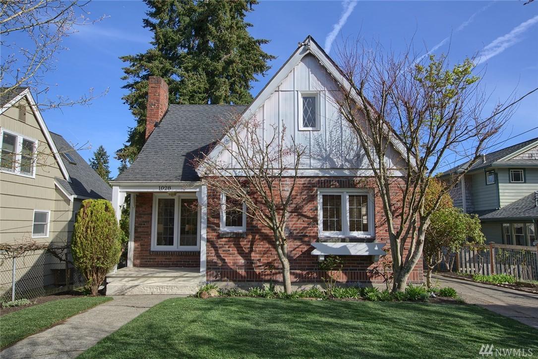 1028 100th St - Photo 1