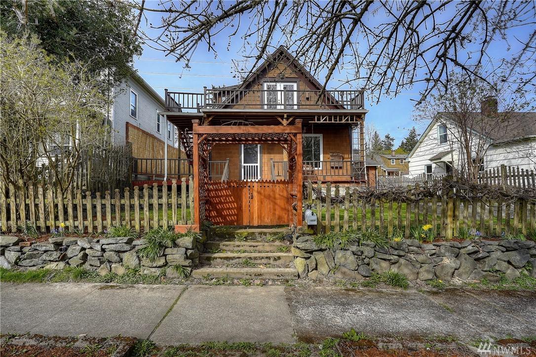 1520 Oakes St - Photo 1
