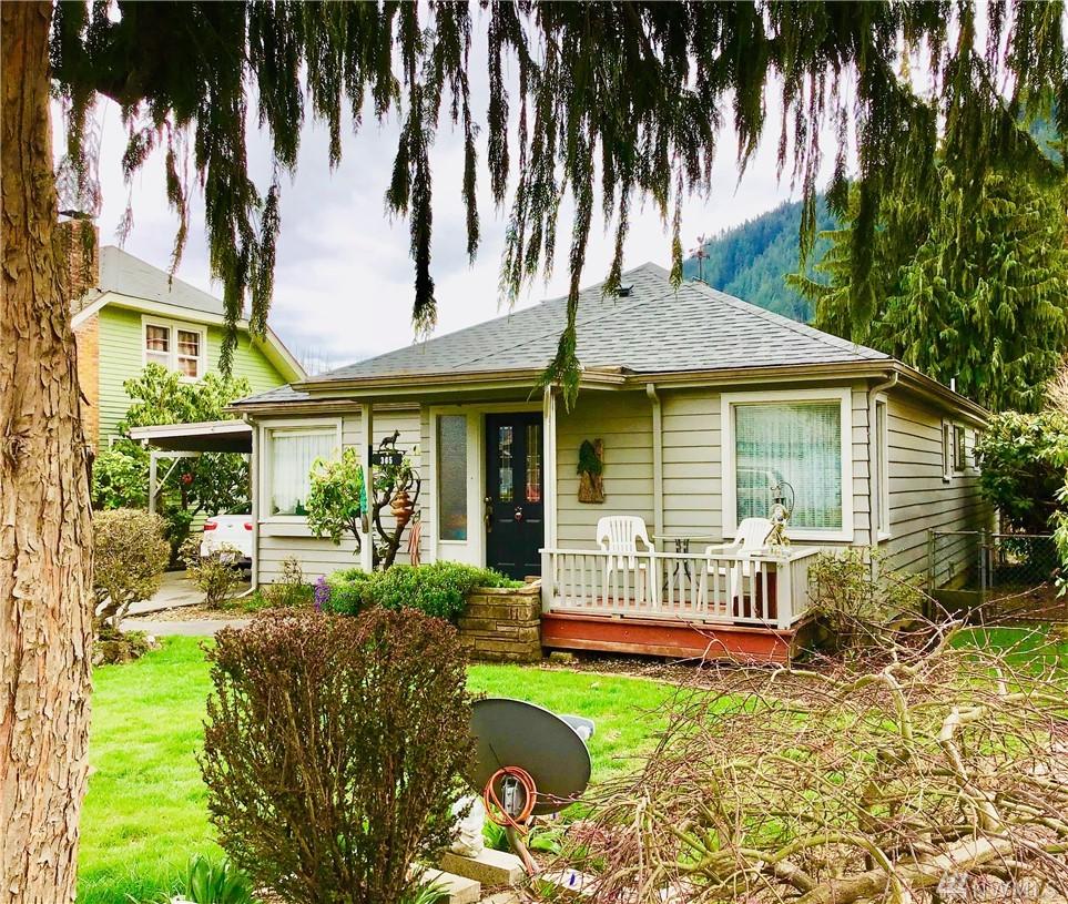 365 Division Ave - Photo 1