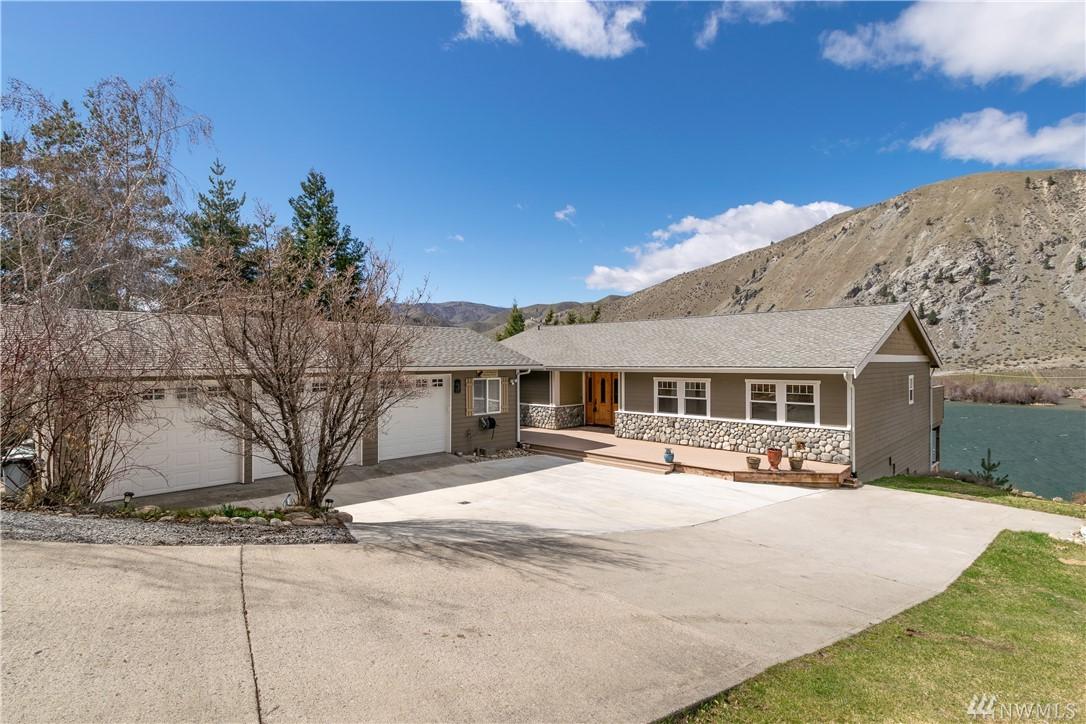 345 Lakeview Ave - Photo 1