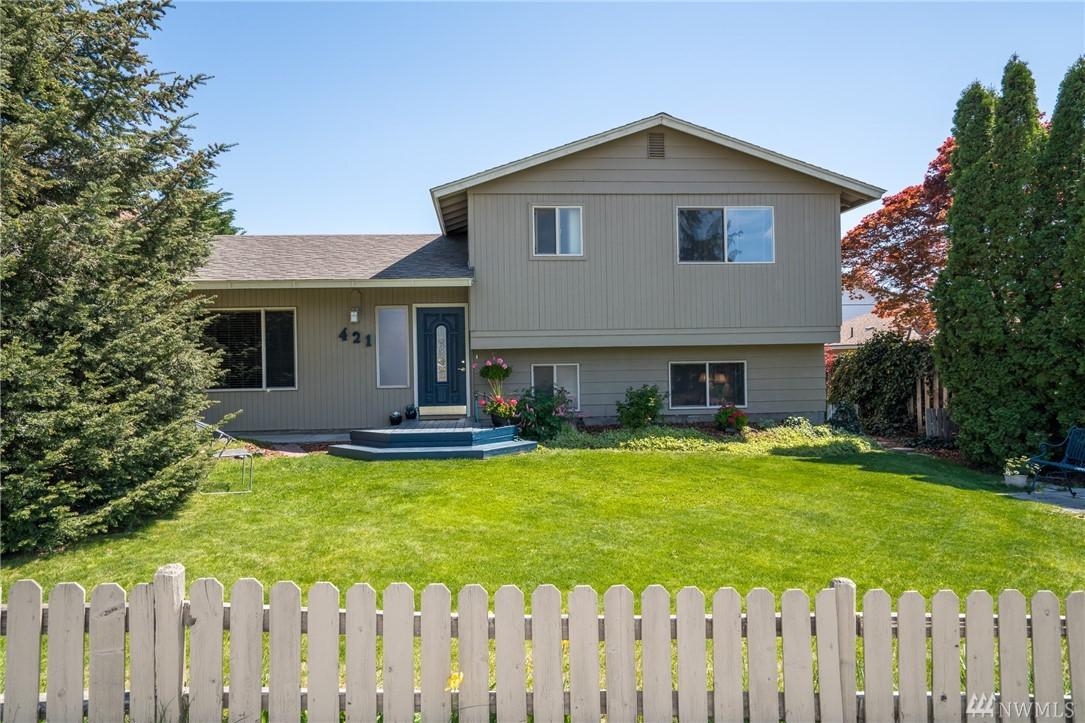 421 James Ave - Photo 1