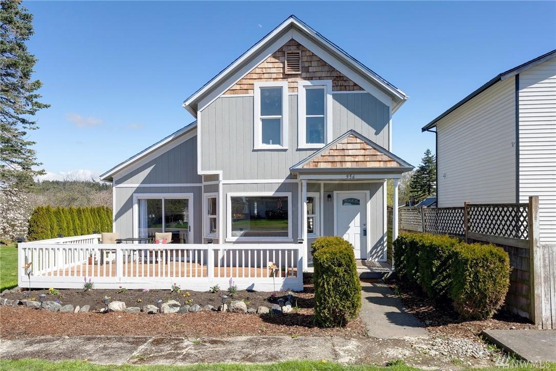 956 Blaine Ave - Photo 1
