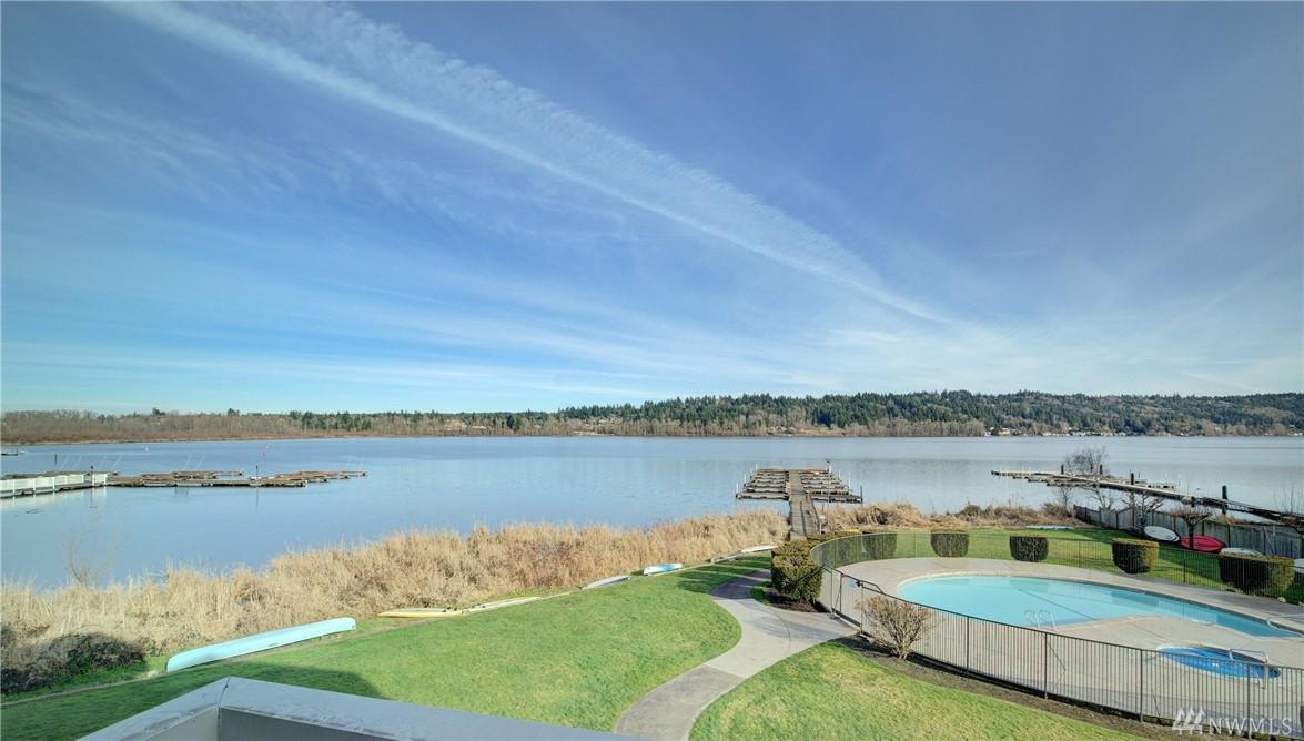 4214 Lake Sammamish Pkwy - Photo 1