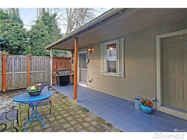 418 61st St - Photo 1