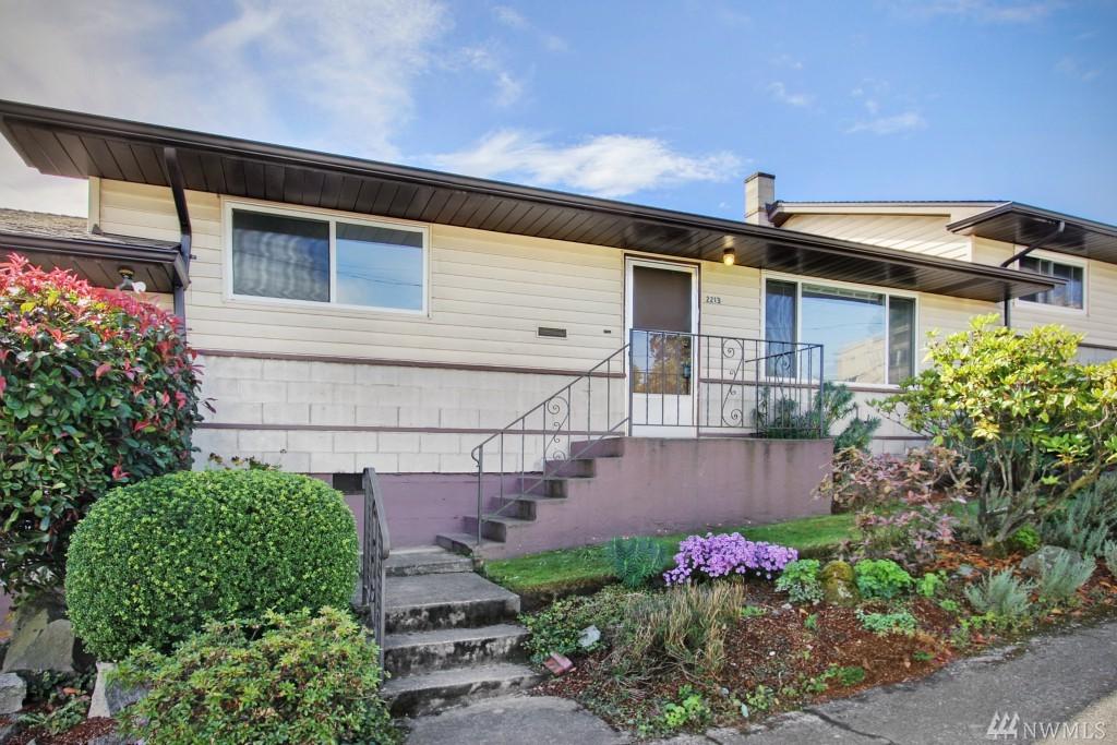 2213 Thomas St - Photo 1