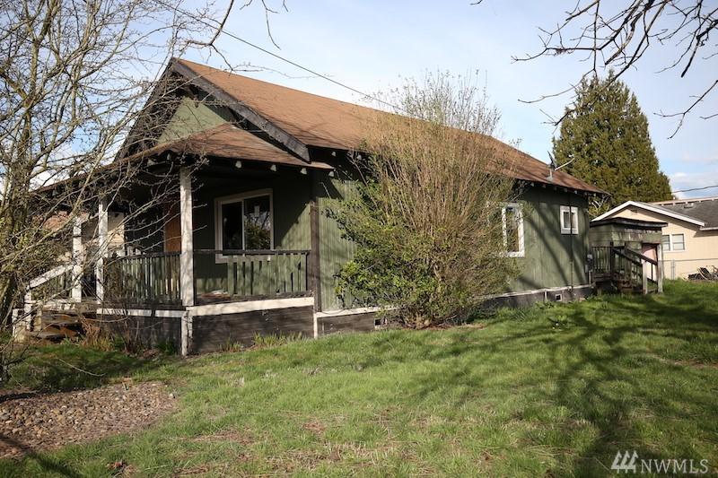 916 6th Ave - Photo 1