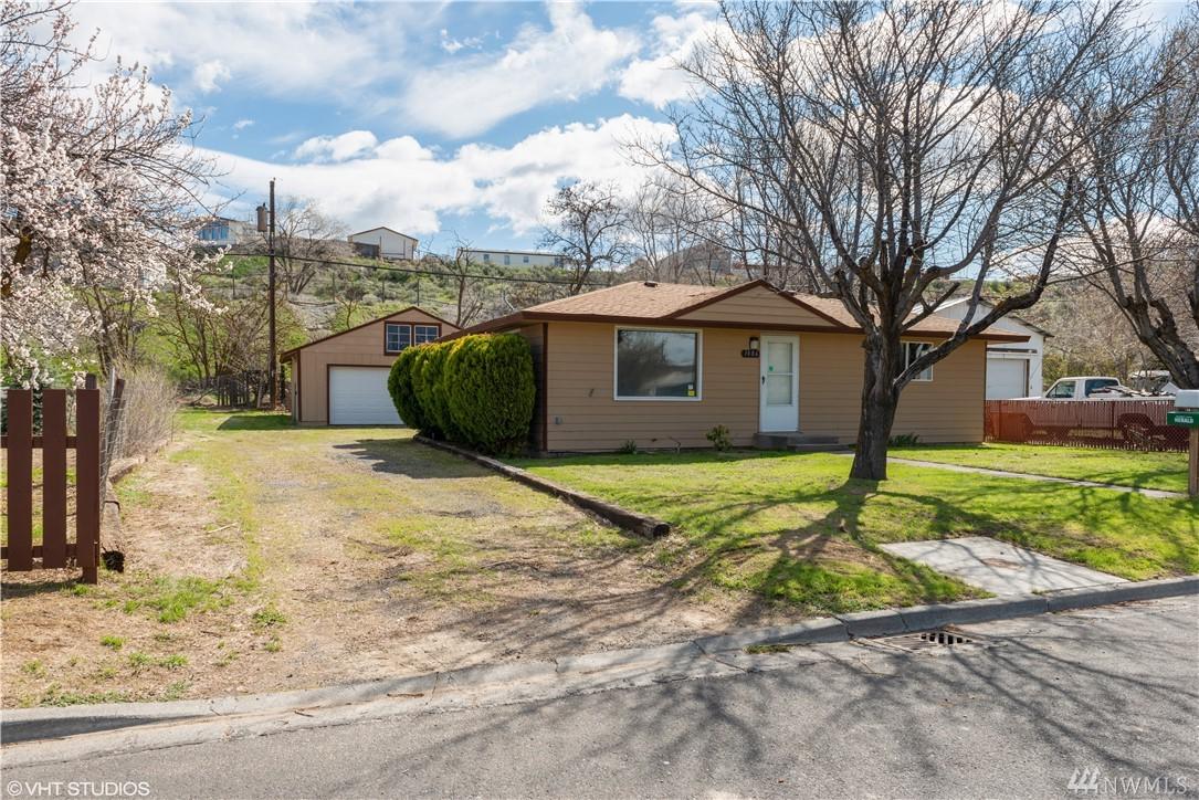 1086 Lee St - Photo 1