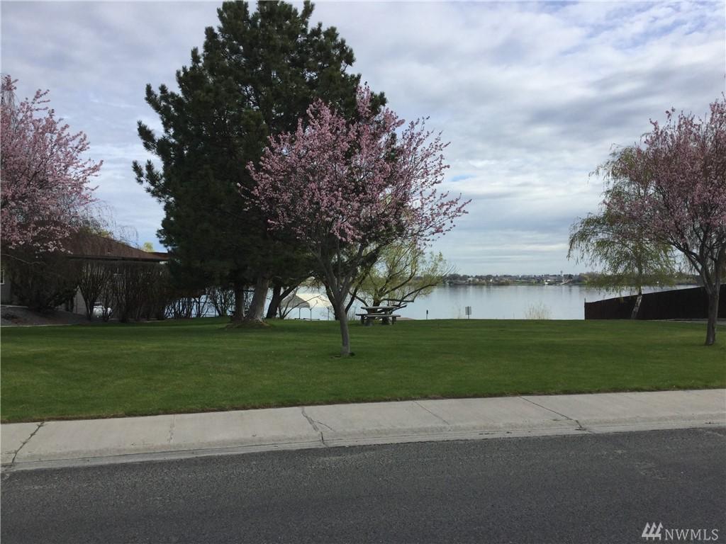 525 Bluff West Dr - Photo 1