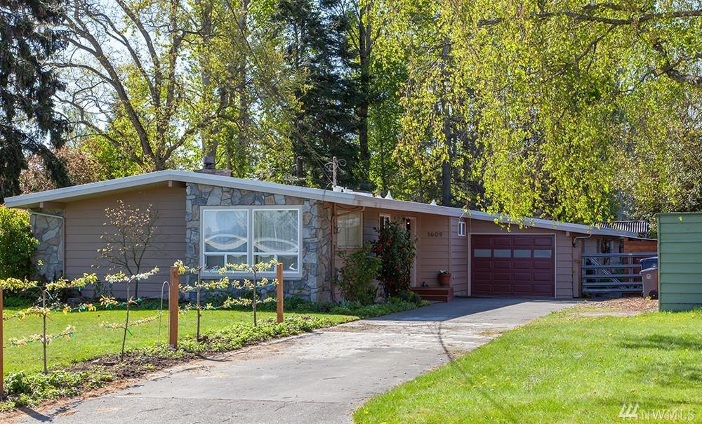 1609 36th St - Photo 1