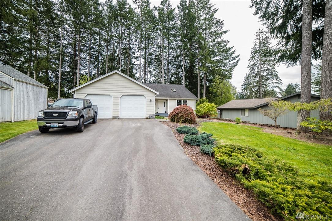 411 Country Club Dr - Photo 1