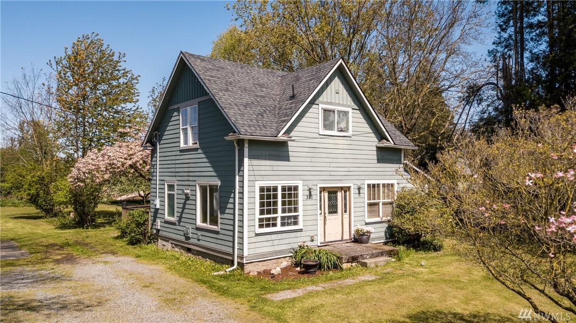 301 Lincoln St - Photo 1