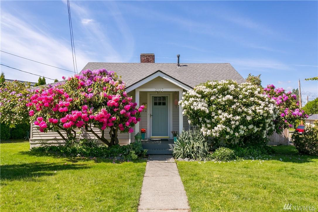 2927 Cornwall Ave - Photo 1