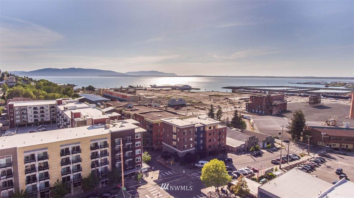 1015 Railroad Avenue - Photo 1