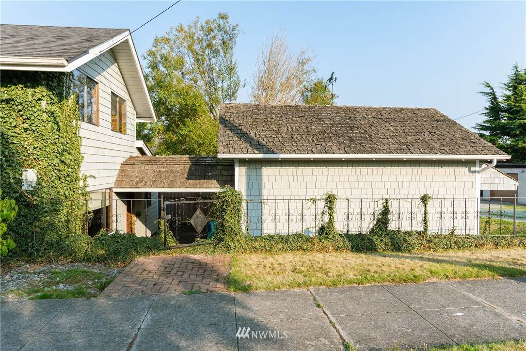 1419 10th Street - Photo 1