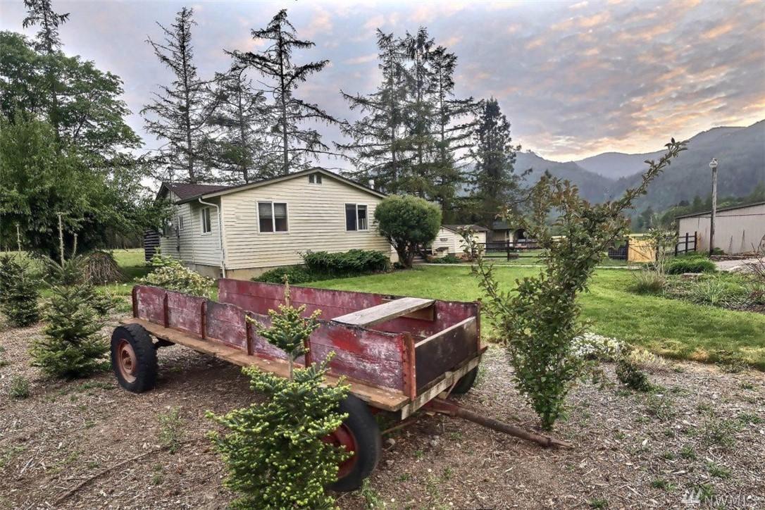 3771 Valley Hwy - Photo 1