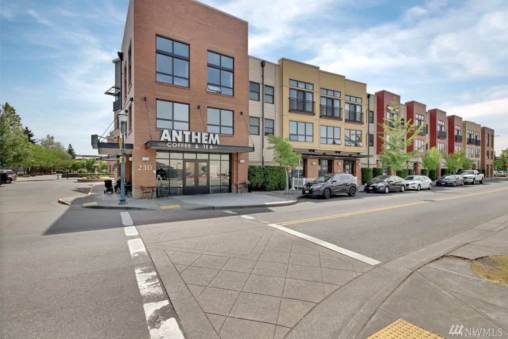 210 Pioneer Ave - Photo 1