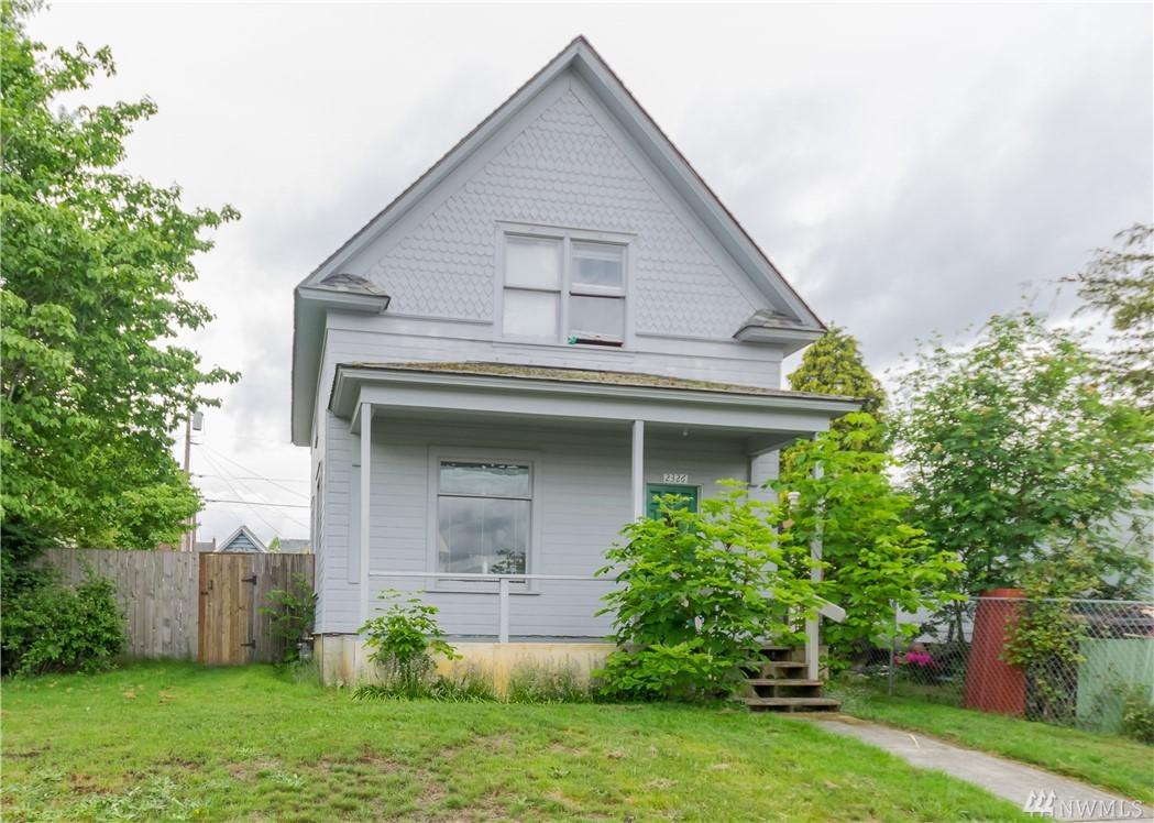 2326 Oakes Ave - Photo 1