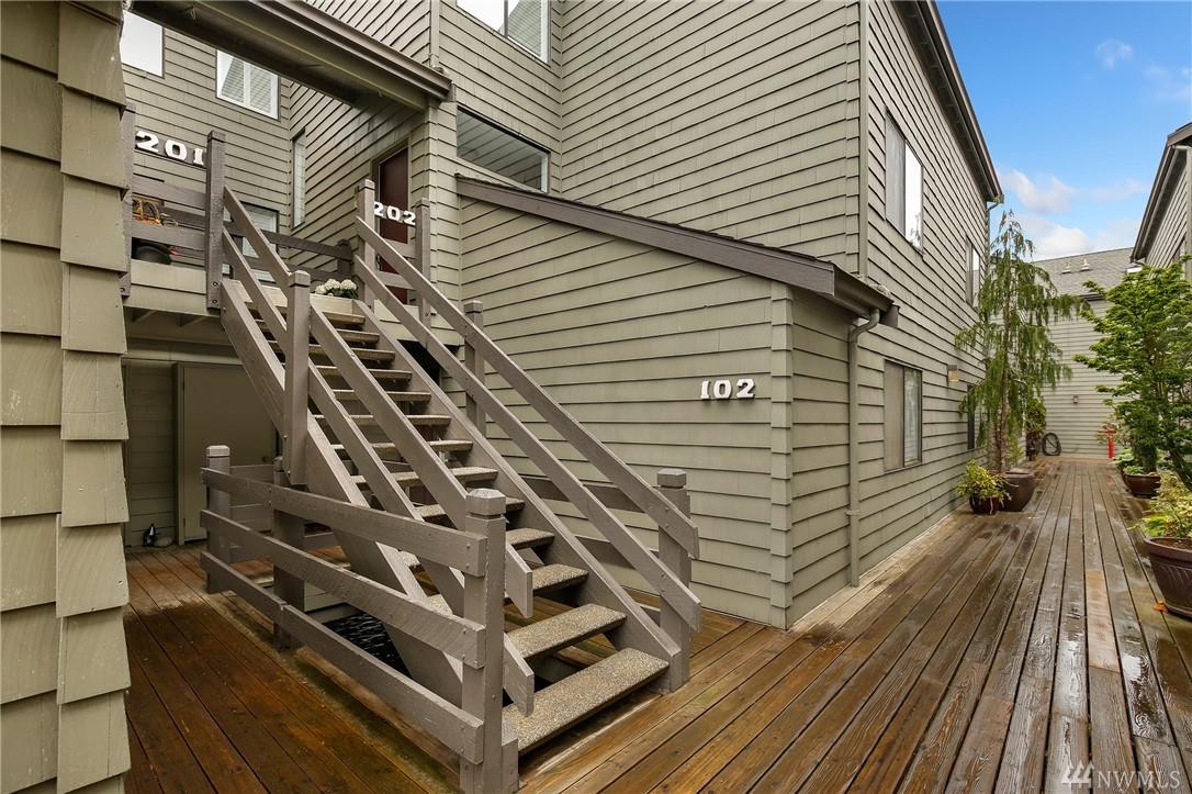 7 Lake Bellevue Dr - Photo 1