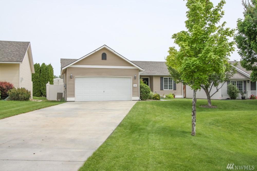 1586 Foxglove Ave - Photo 1