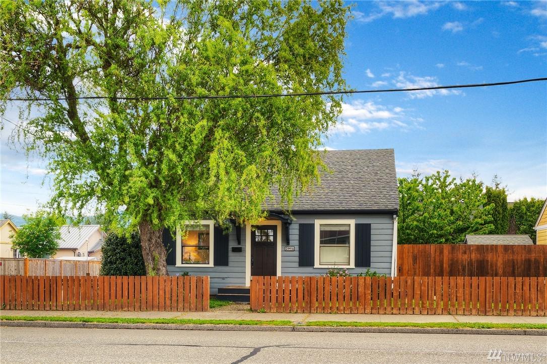 2551 Porter St - Photo 1