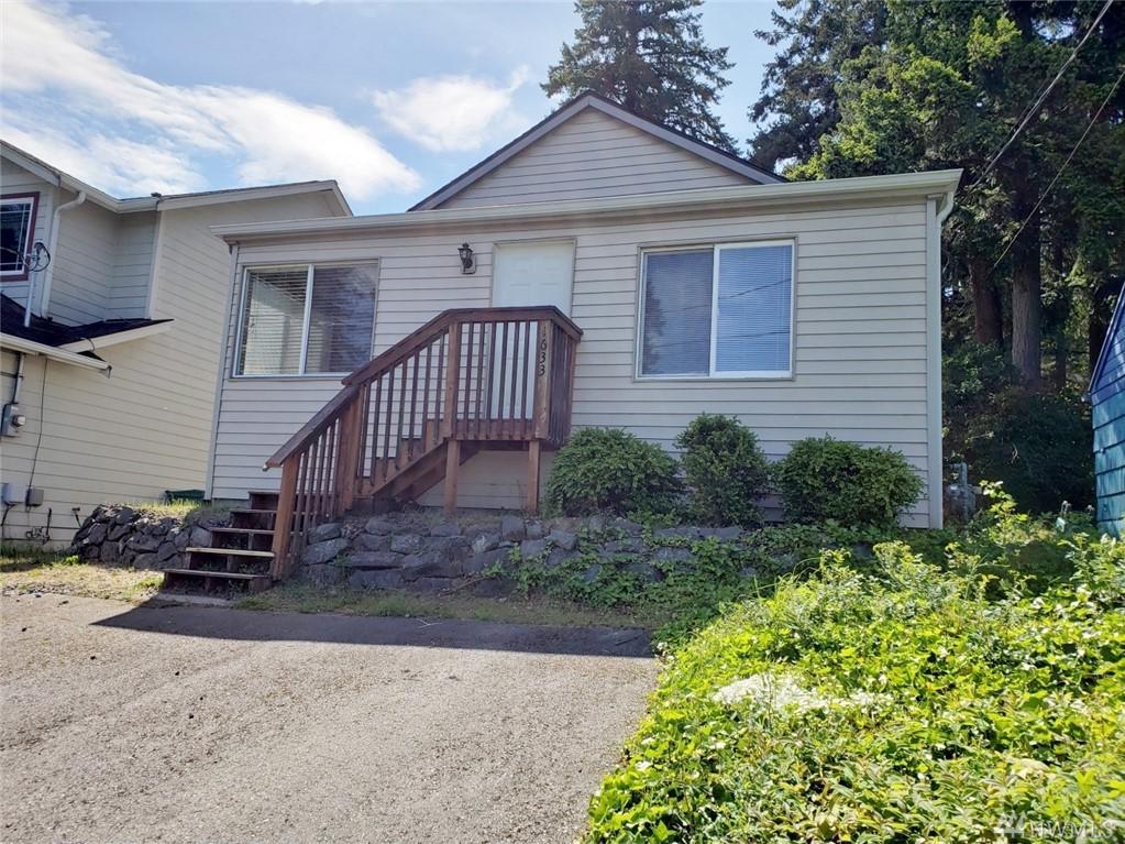 1633 Bayview Dr - Photo 1