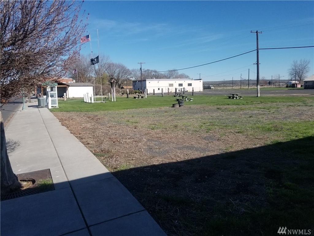 214 Railroad Ave - Photo 1
