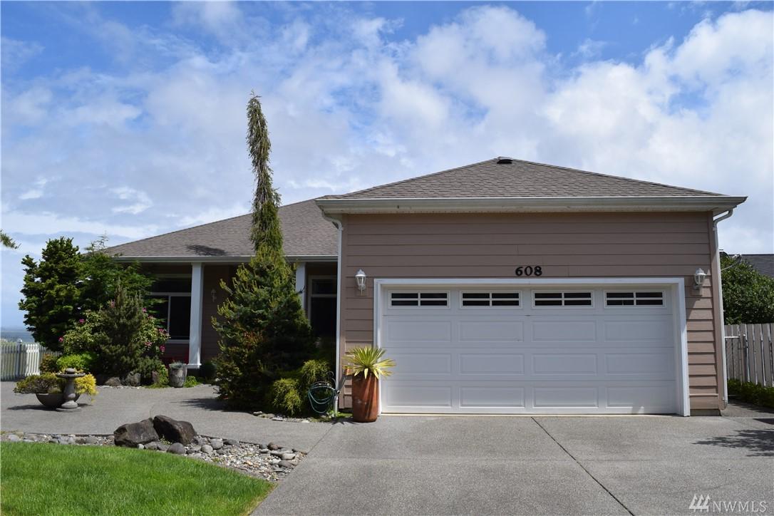 608 Chinook Ave - Photo 1
