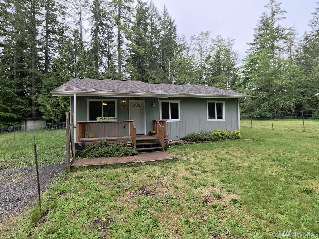 210 Lakeshore Dr - Photo 1