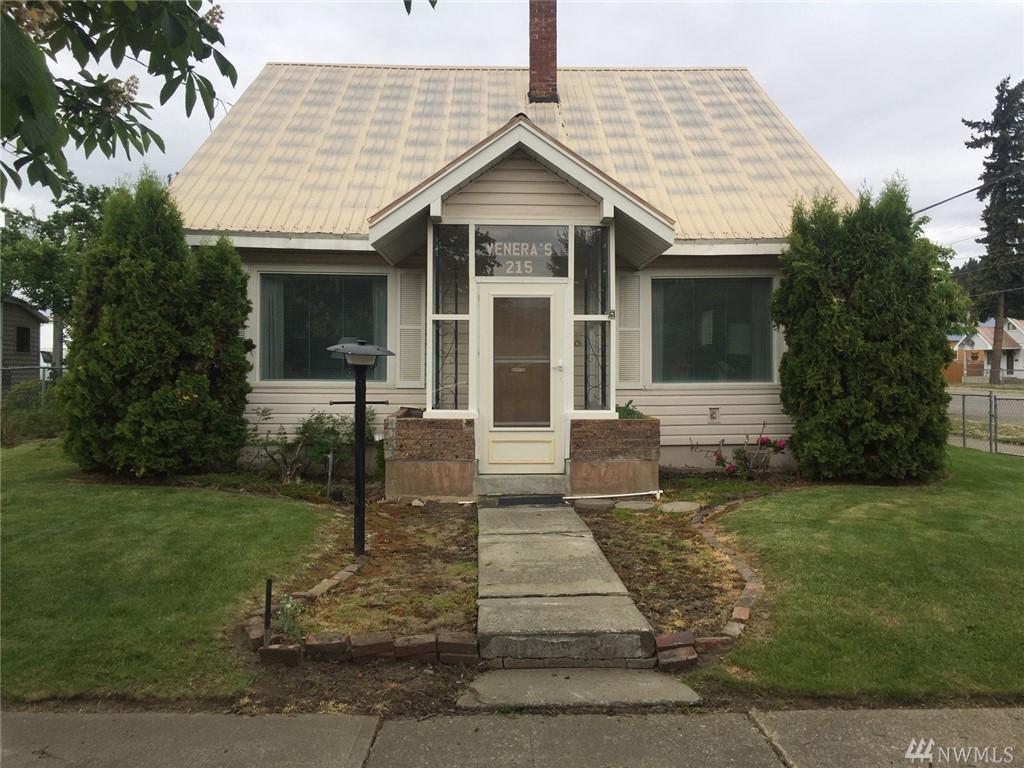 215 Montgomery Ave - Photo 1