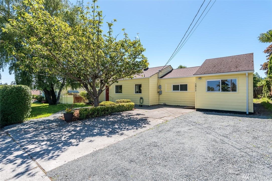 1511 32nd St - Photo 1