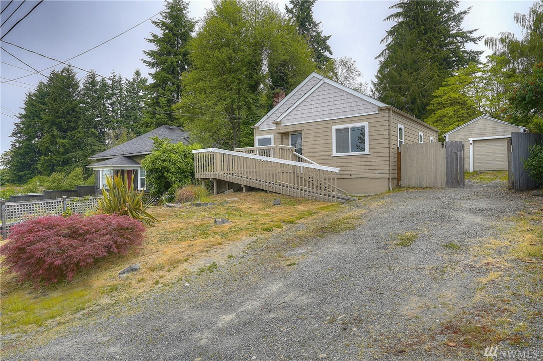3141 Sunset Dr - Photo 1