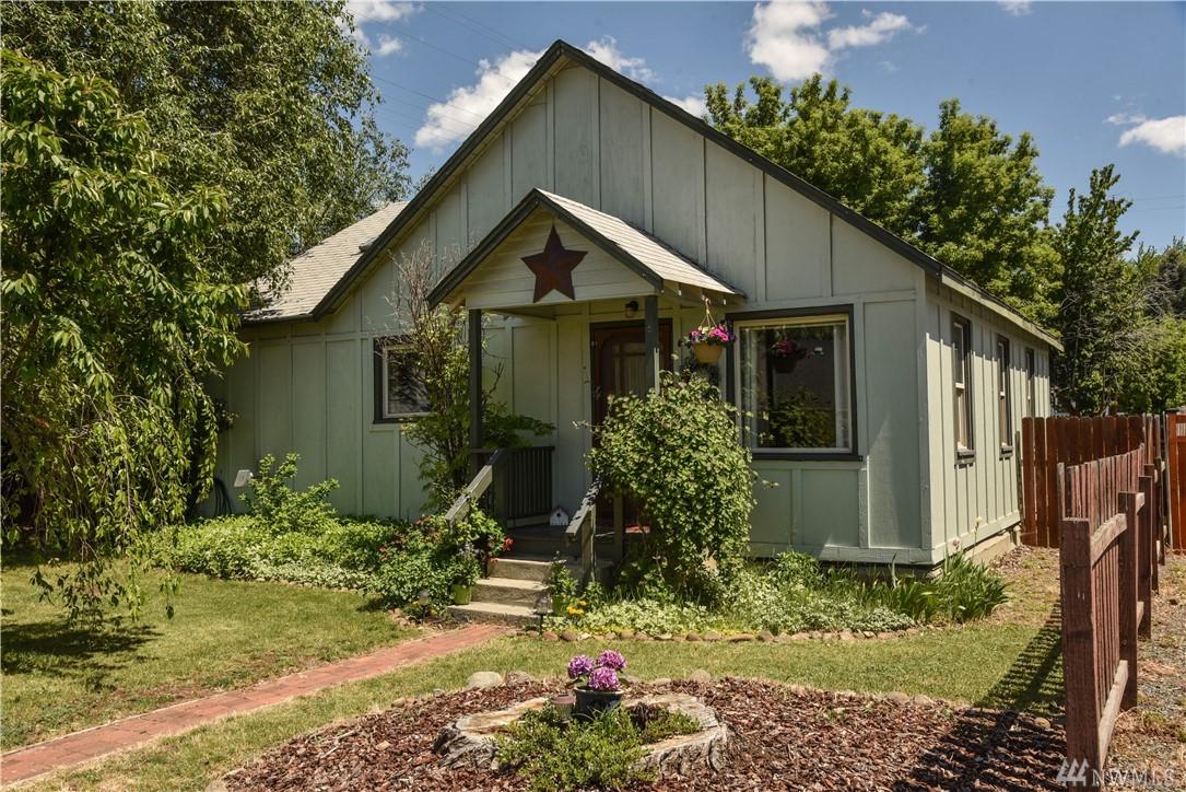 306 Okanogan St - Photo 1