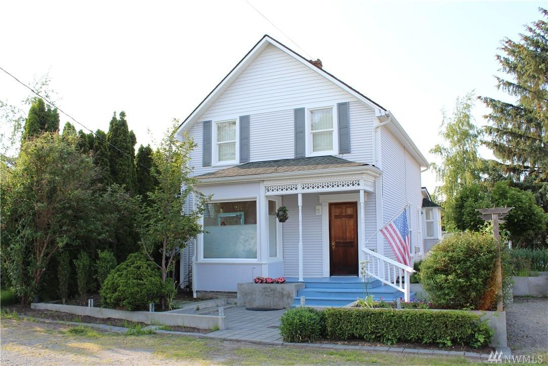 211 Centre St - Photo 1