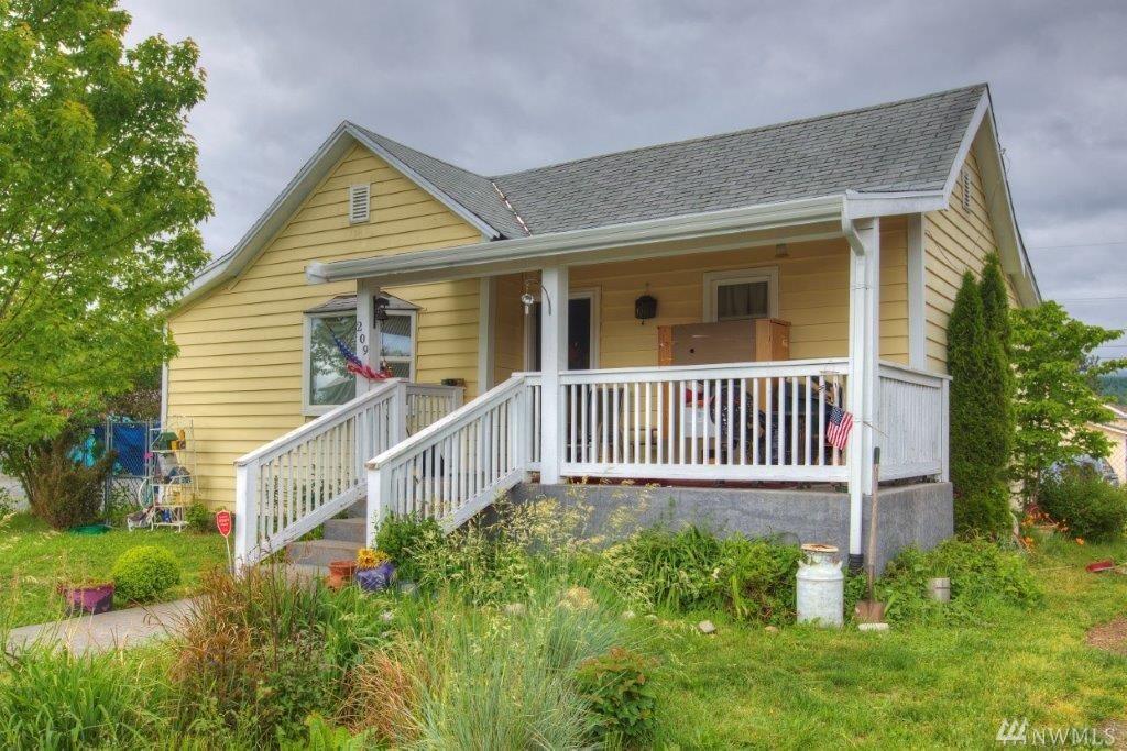 209 Orchard Ave - Photo 1