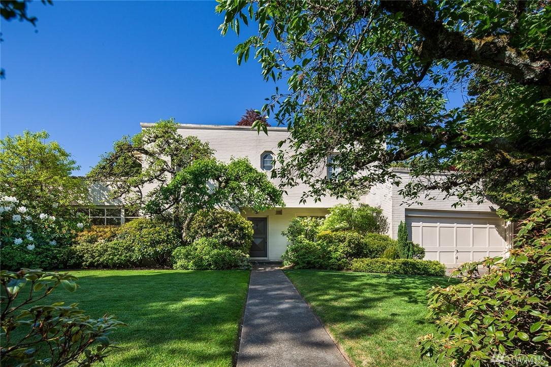 1915 Blenheim Dr - Photo 1